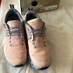 On Cloud 5 Waterproof Women’s 7.5 rose pink sneakers